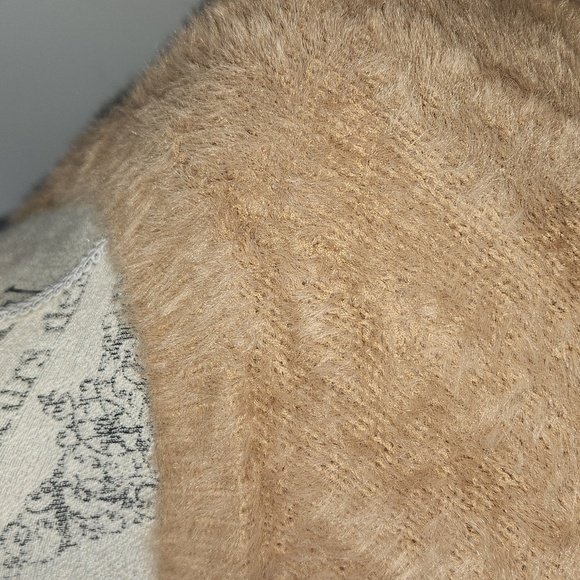 Aritzia crop kitten sweater - Picture 11 of 11